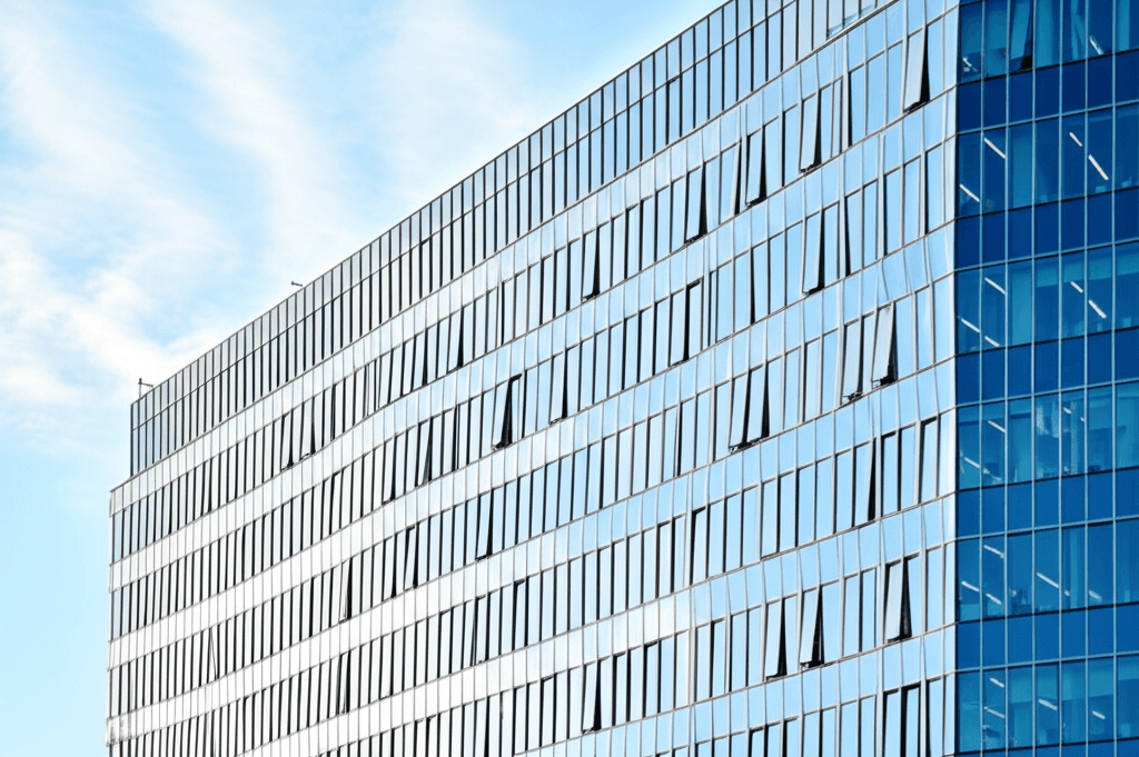 Edificios de Oficinas financiamiento de bienes raíces comerciales por Roxford Holdings